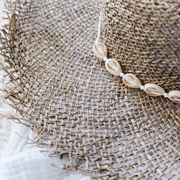 “Ava” Seashell Strand - Picture 2 of 5